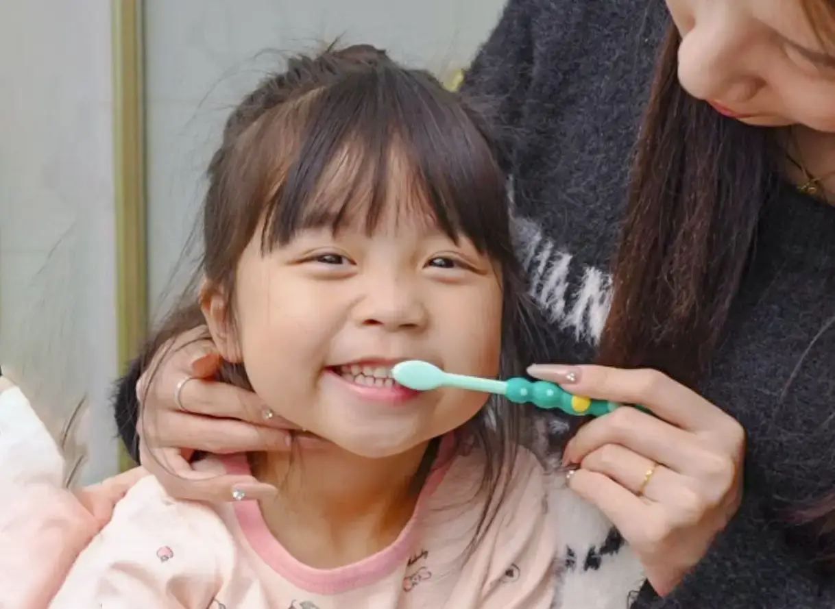 Teeth Cleaning Bangkok Price 2025 – How Much Locals Really Pay