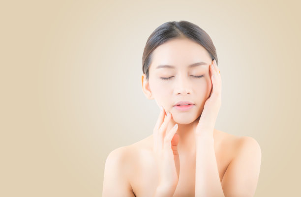 Global Adventures in Pursuit of Beauty: Traveling for Cosmetic Enhancements