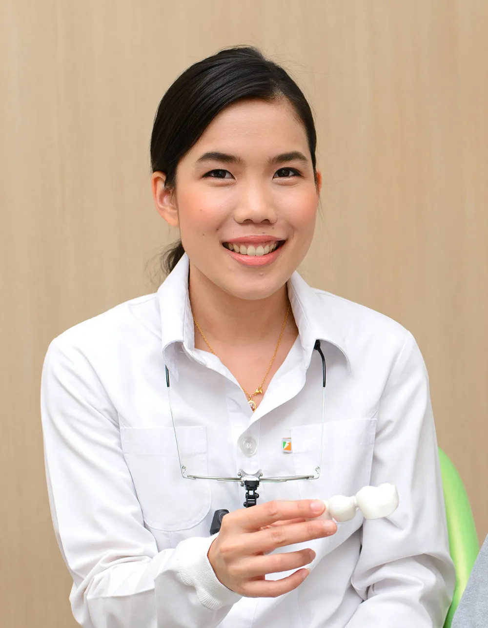 dentist in Thailand,professional dentist in Thailand,Thailand dental clinic dentist,dental check-up and cleaning Thailand
