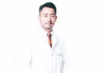 医生Dr. Suwat Teerawattanapong